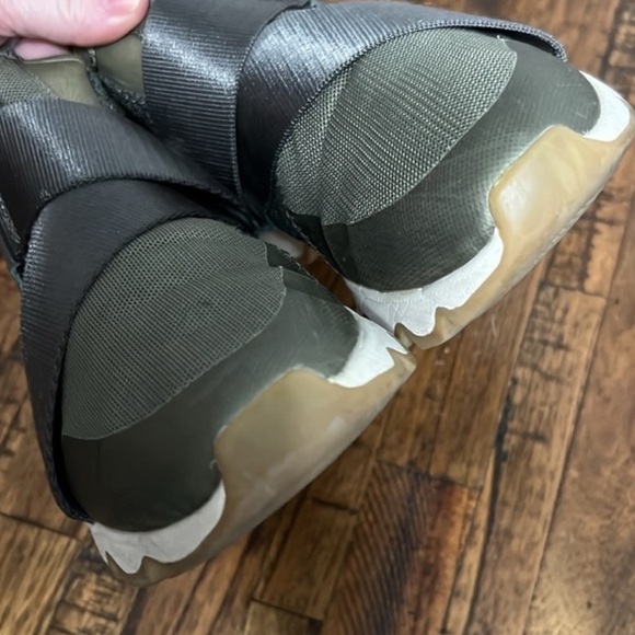 SOREL THE OG SNEAKERS Kinetic Green
Camo Scalloped soles size 7.5 - Picture 15 of 16